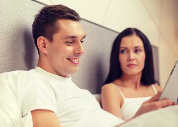 分手后如何有效挽回男友？降低需求感与转印象技巧(图2)