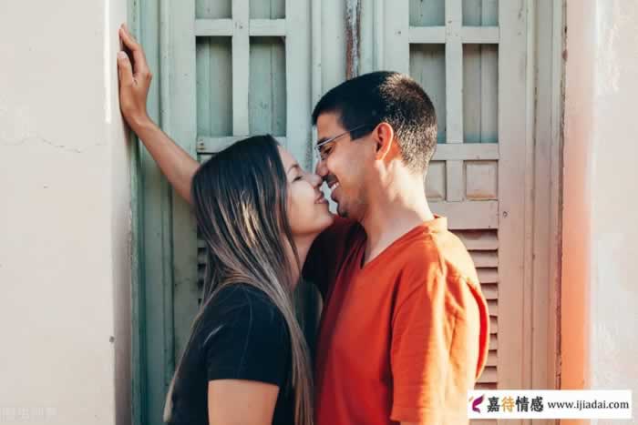 男人哄女人最常说的三句话，别轻易当真(图1)