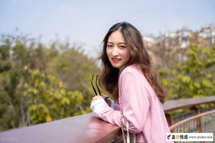 女人的廉价，往往从过度大方开始(图1)