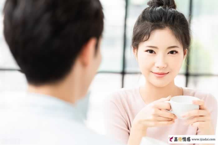 如何让女人主动找你聊天？3个实用方法(图2)