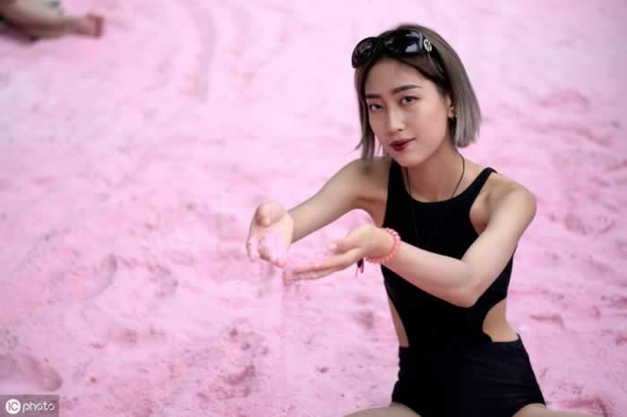 异地恋难抉择，如何留住爱人的心？(图1)