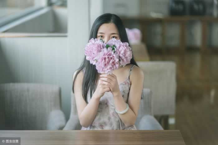 分手后如何重新吸引对方？提升自我才是关键(图1)