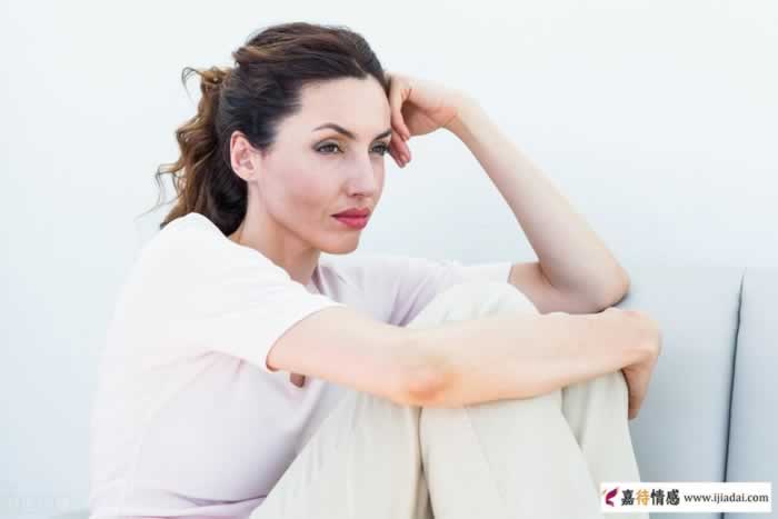 中年女人喜欢你，通常会用这3种方式暗示(图2)