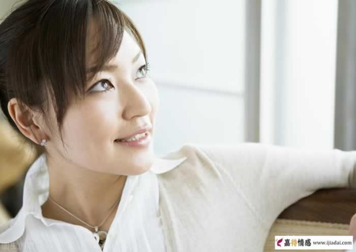 中年女人喜欢你，通常会用这3种方式暗示(图4)
