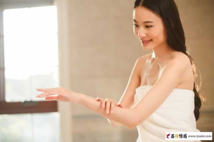 女人说去洗澡了，其实是在暗示这3件事(图2)