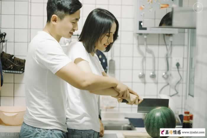 离婚娶小娇妻后才知原配有多好(图1)