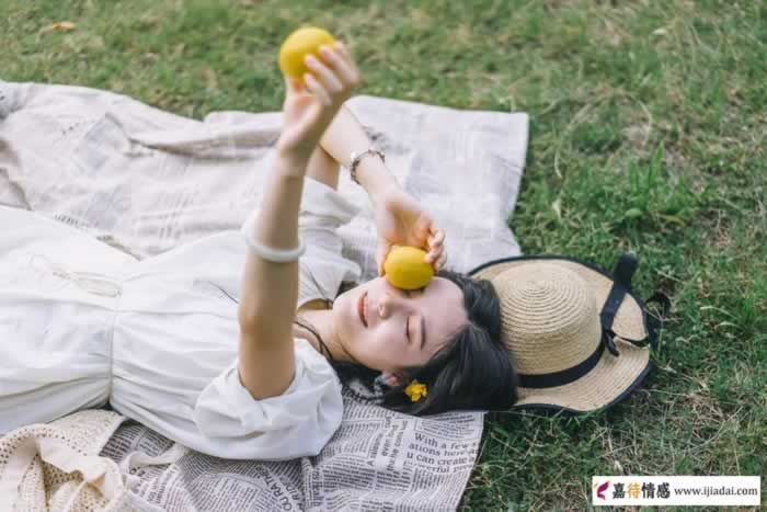 女人的这3种肢体暗示，其实是在等你追她(图3)