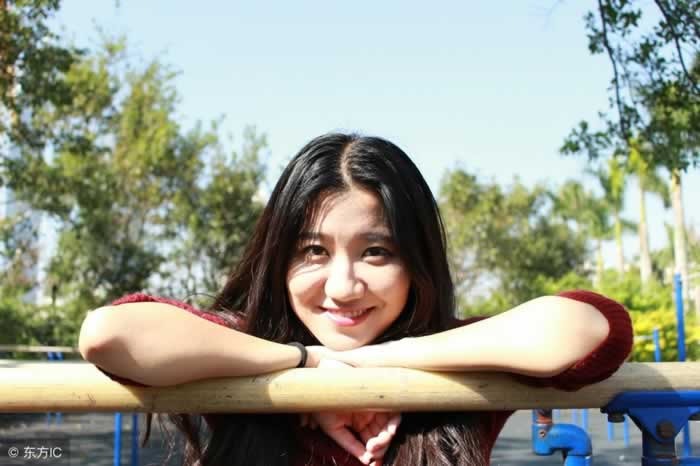 分手后别再刷他朋友圈，这样做只会让你更被动(图2)