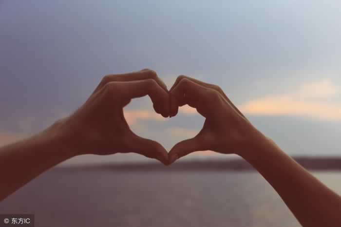 挽回男友的第一步：如何巧妙联系对方？(图1)