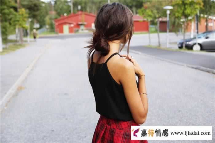 警惕漂亮女人陷阱，别让美色毁了你的人生(图4)