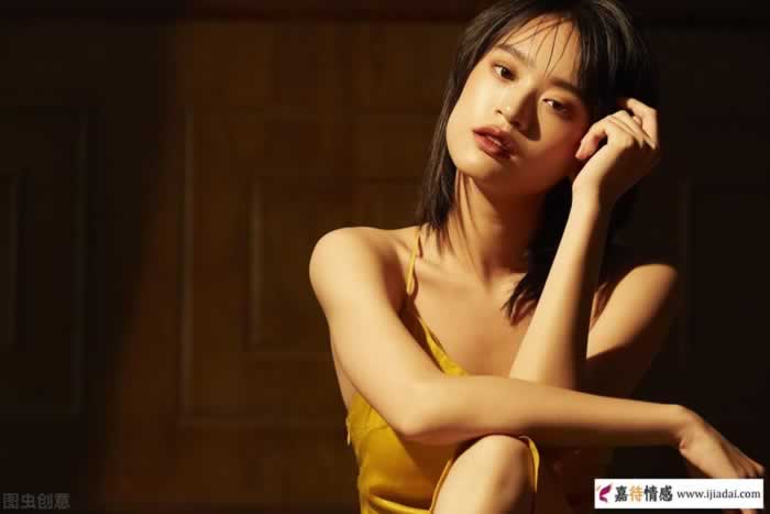 男人不爱时的伤害有多大？深度解析情感中的冷酷与执念(图1)