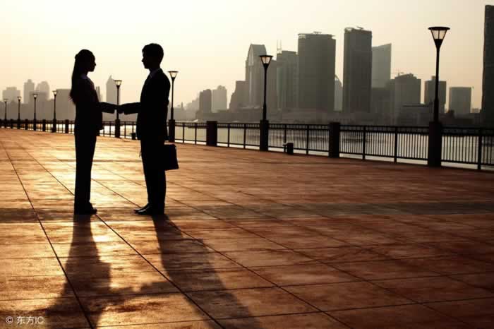 感情中不要做‘保姆’型恋人，学会自我保护(图1)