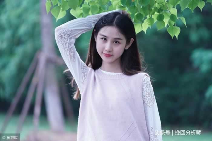 分手后如何通过朋友圈重建魅力，吸引他回头(图1)