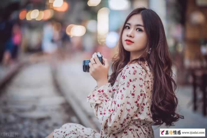 不动声色吸引男人的秘密：魅力与气质的完美结合(图2)