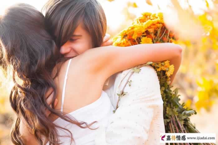 单身女孩如何吸引合适对象？提升自我与扩大交际圈是关键(图1)