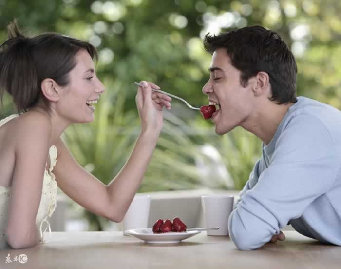 挽回爱情不是伟大与渺小，而是学会自私与自我价值(图1)