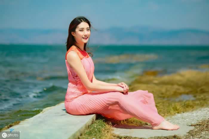 挽回男友的正确方式：别总陪伴，学会适当退后(图1)