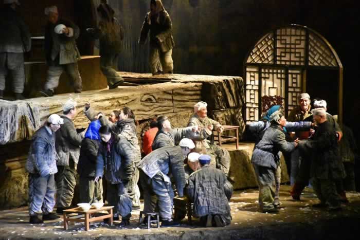 抑郁症的无助与重生希望 陌生人温暖照亮绝望时刻(图1)