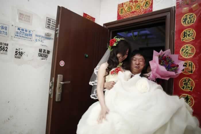 远嫁背后的真实困境：爱情与未来的抉择(图1)