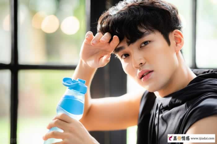 真正无能的男人在婚姻中的三种表现，女人需警惕(图1)