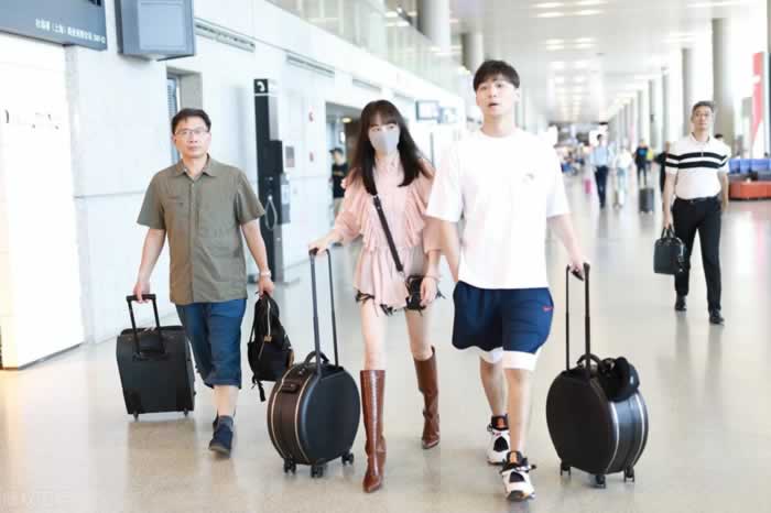 爱上不该爱的人注定伤痛？如何走出情感困境(图1)