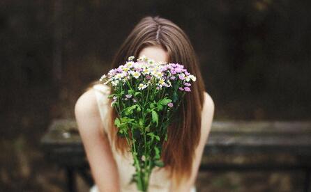 异地恋分手怎么挽回女友？方法指南(图2)