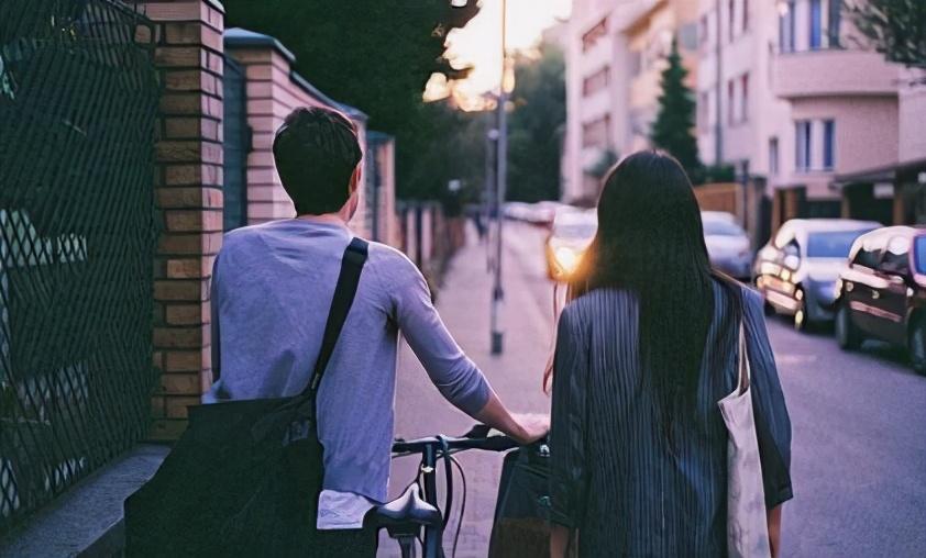 异地恋分手怎么挽回女友？方法指南(图1)