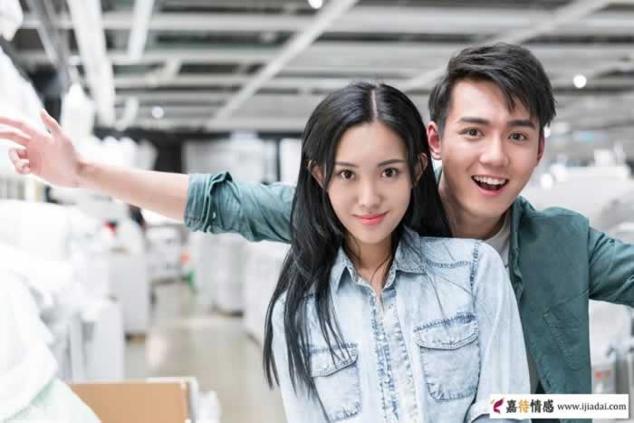 容易伤害女人的4种行为｜男人必读实用指南(图6)