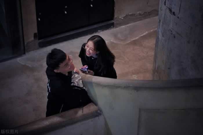 男人既然出轨背叛了，为何大部分都不愿意去离婚？(图3)