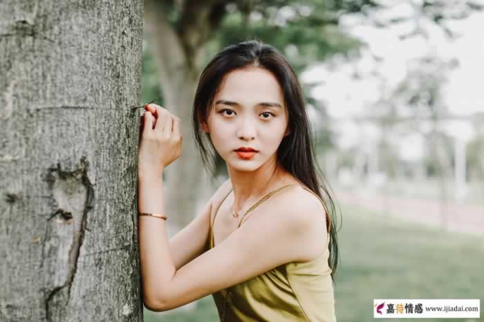 迁就你的人，暴露出的是崇拜和爱｜情感关系核心技巧(图1)