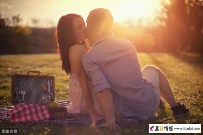 男人主动出击才能打动女人｜情感关系实用指南(图2)