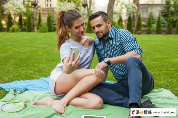 中年女人放不下你时的4个表现｜情感心理全攻略(图2)