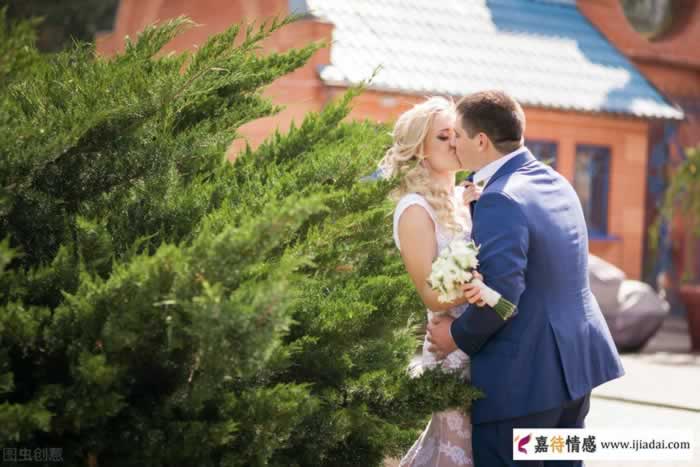 中年女人放不下你时的4个表现｜情感心理全攻略(图1)