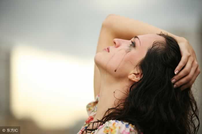 常做这三件事的女人，根本不爱你｜情感识别全攻略(图1)