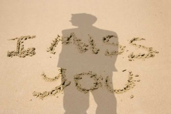 分手后男生多久会想念前任｜复合心理全攻略(图1)