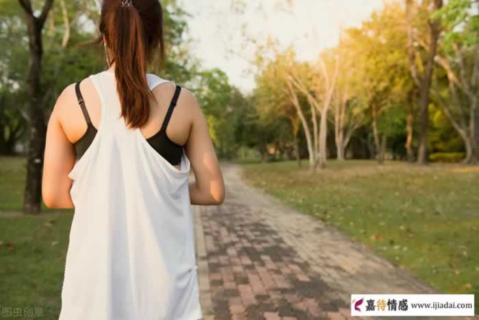 女人对你动情的三个信号｜情感洞察实用指南(图3)