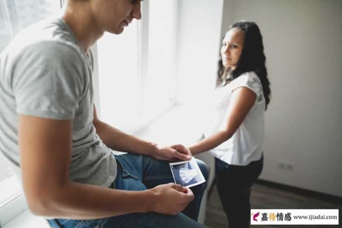 女人有这四个动作一看就知道感情经历就很丰富｜实用指南(图3)