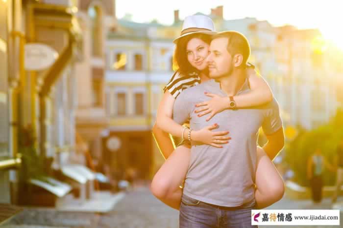 女人有这四个动作一看就知道感情经历就很丰富｜实用指南(图2)