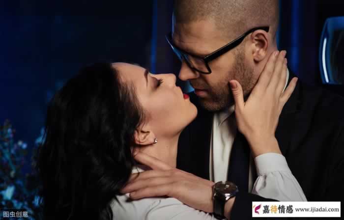 中年女人说这些玩笑话是想越界，男人要懂(图1)