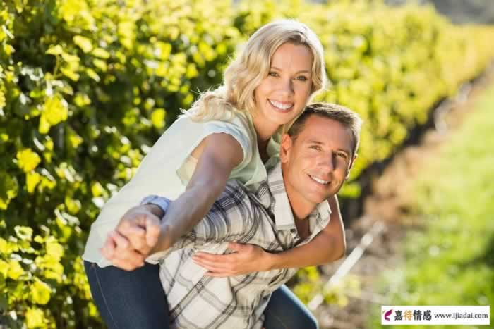 见不得光的爱情：男人和女人谁的代价更大？(图1)