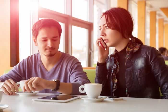 分手后前男友还爱你的表现？还爱你怎样挽回全攻略(图2)