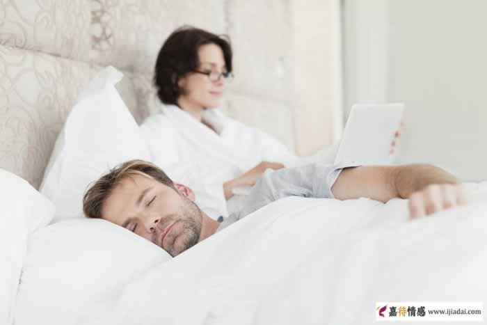 中年男人总炫耀这三件事，很容易让女人瞧不起｜行为警示(图2)