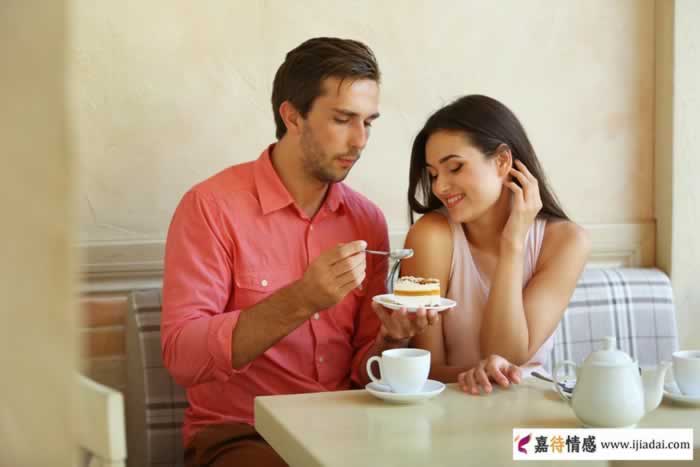 中年女人敢对你开这些玩笑，多半是经验丰富轻车熟路｜情感信号解读(图3)