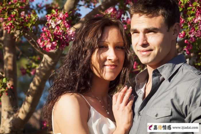 中年男人狠心做这些事，女人不生气反而为你着迷｜情感技巧(图1)