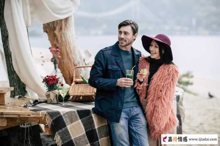 中年女人安分不安分，看她在3件事上的抉择男人就懂了｜识人指南(图1)