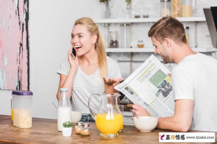 中年女人安分不安分，看她在3件事上的抉择男人就懂了｜识人指南(图2)