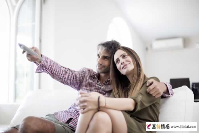 中年女人大部分会在这几件事上容易动情｜男人必读核心技巧(图2)