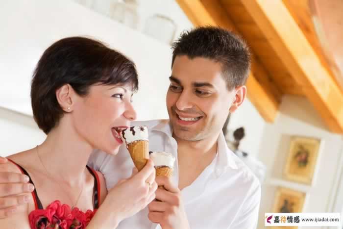 女人对婚外的人动情的三个细微变化｜情感预警(图3)