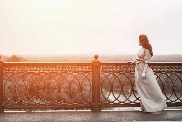 分手后前男友还爱你的表现？还爱你怎样挽回全攻略(图1)