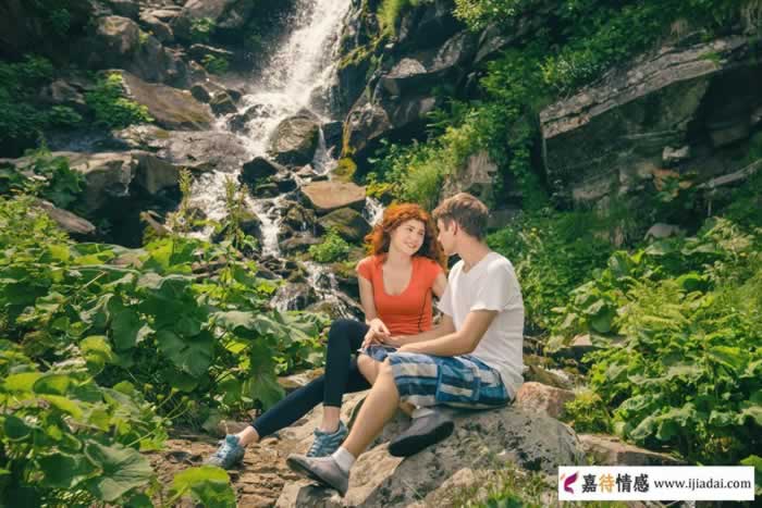 中年男人着迷的女人身上有三种味道｜情感洞察全攻略(图1)